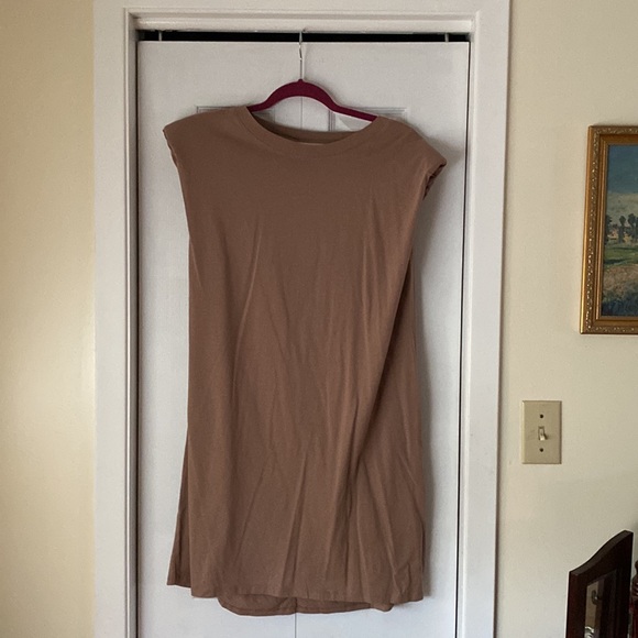 Babaton GALVIN dress - Sleeveless dress with shoulder pads 🤩✨ - Picture 4 of 6